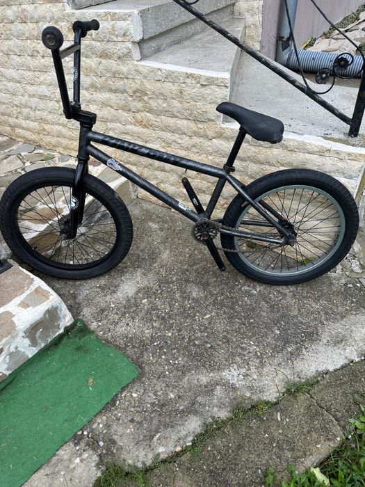 Bmx kink custom se poate vinde si pe piese