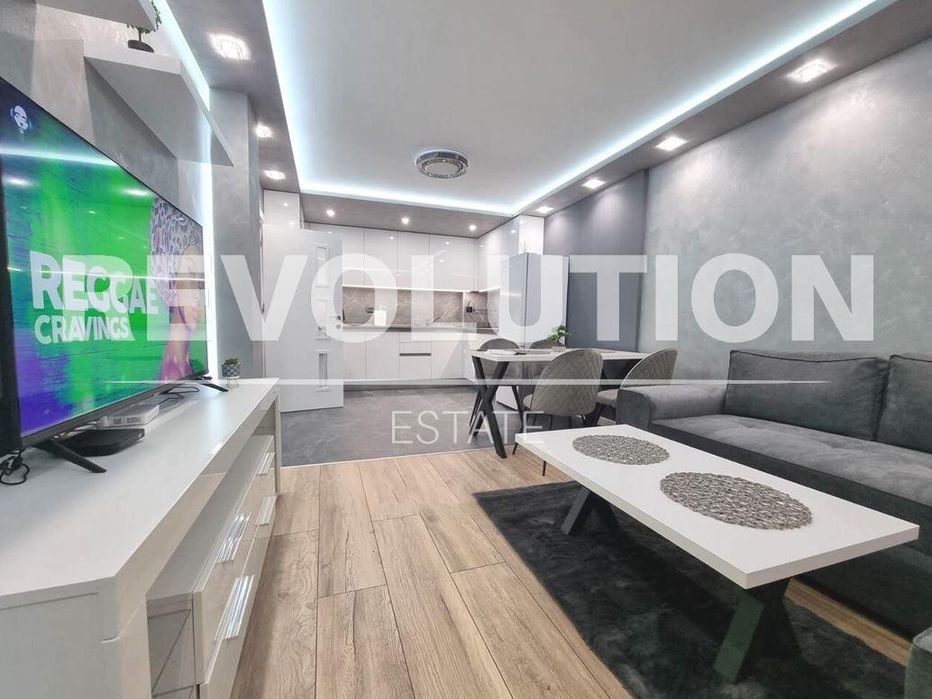 Дава се под наем Двустаен апартамент в Варна, Център - 60 кв.м за 600 € - Снимка #2