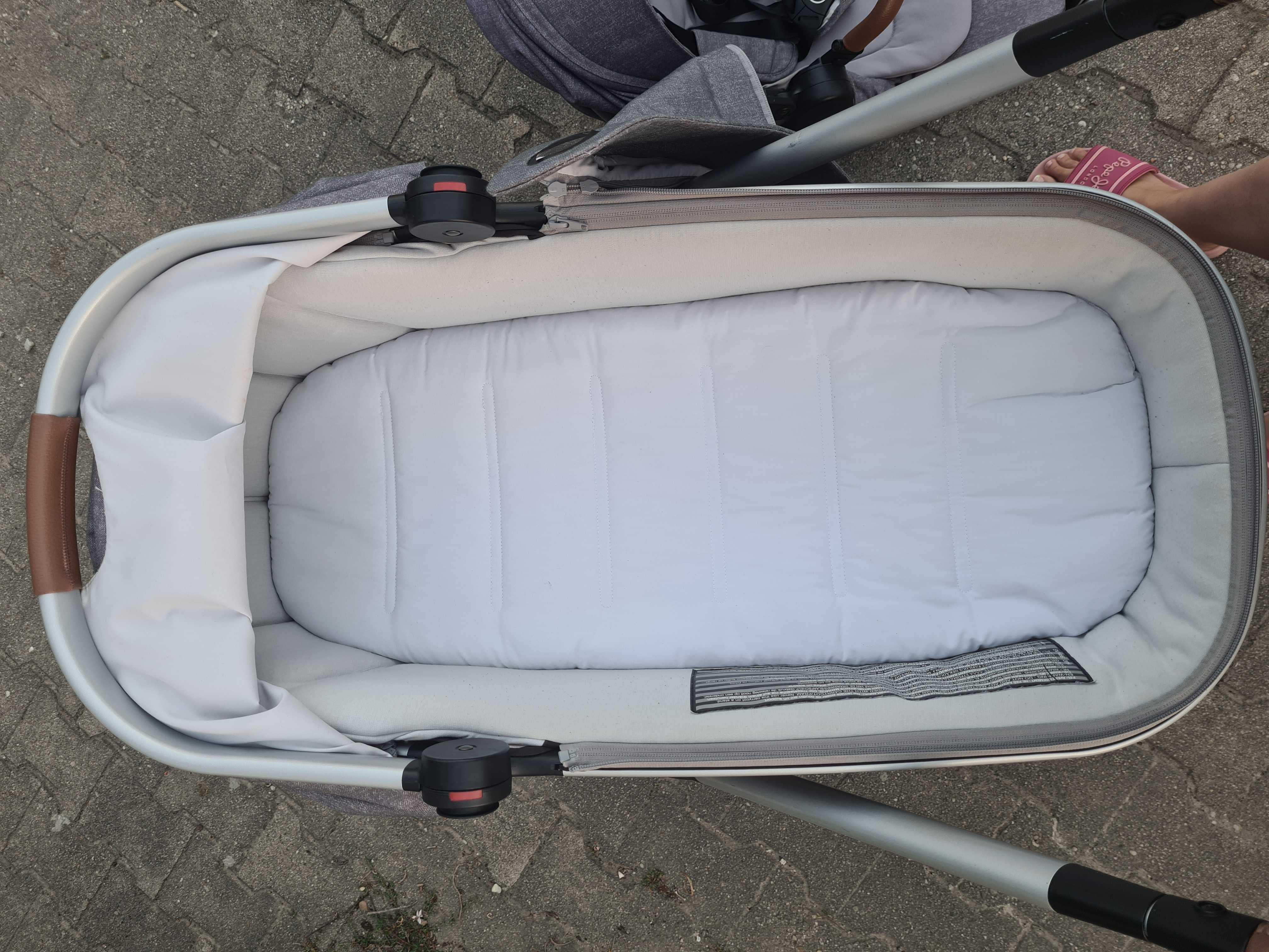 Carucior Maxi-Cosi Adorra Nomad gri 2 in 1