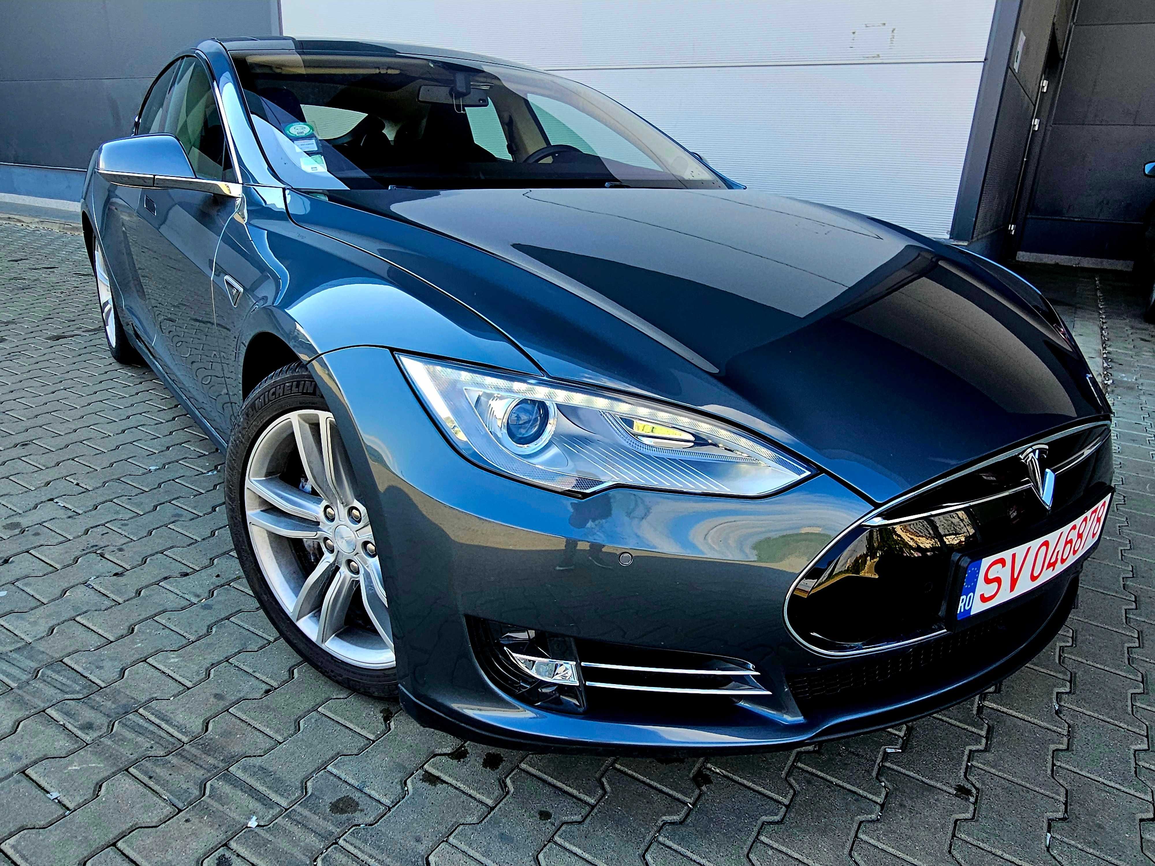 Tesla Model S / 2014 / Performance 85 / 416 CP / 7 Locuri