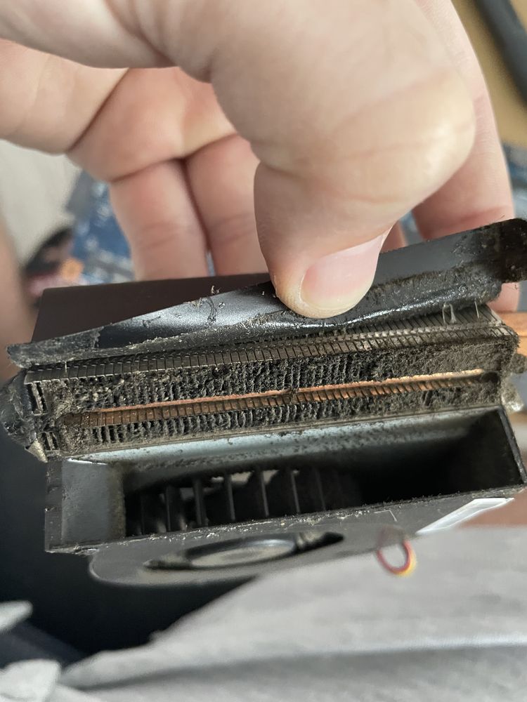 Asus R704VC cu mentenanta facuta dar cu defect