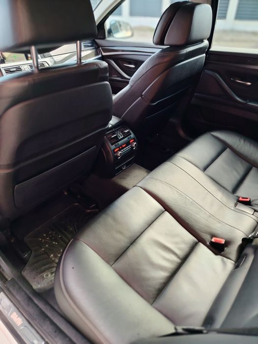 BMW seria 5.   Xdrive.   4 butoane