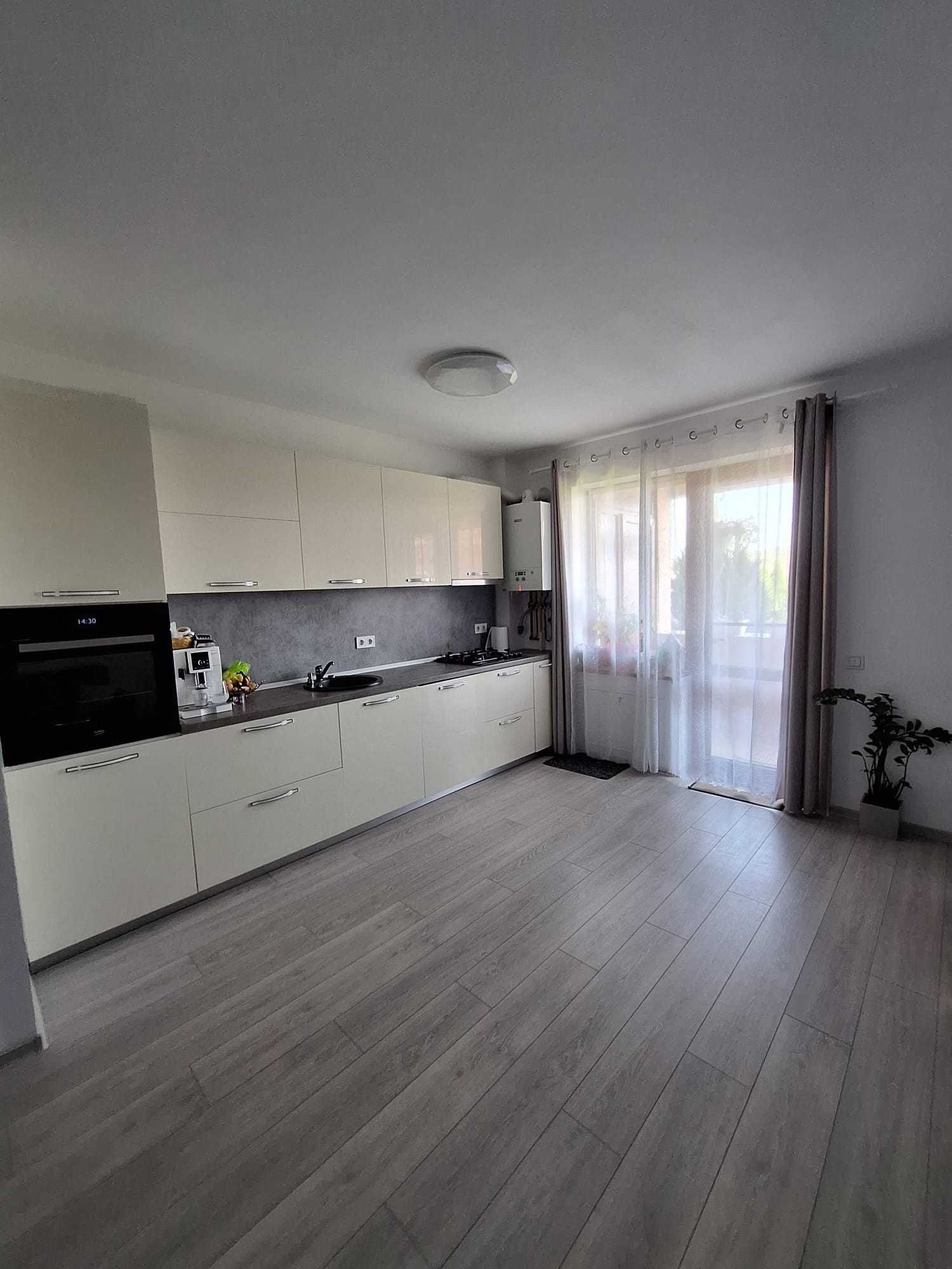 Apartament cu curte proprie & parcare, – zona rezidențială liniștită