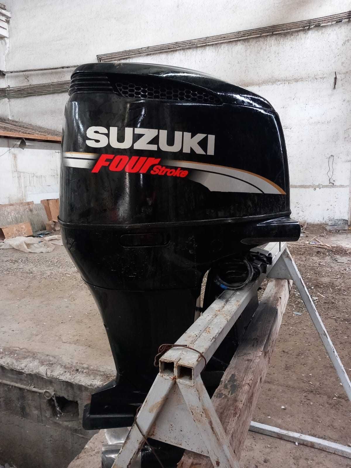 Vând motor barcă Suzuki 225