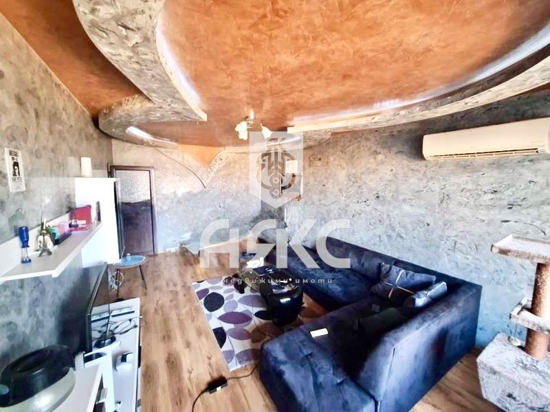 Двустаен апартамент в кв. Редута