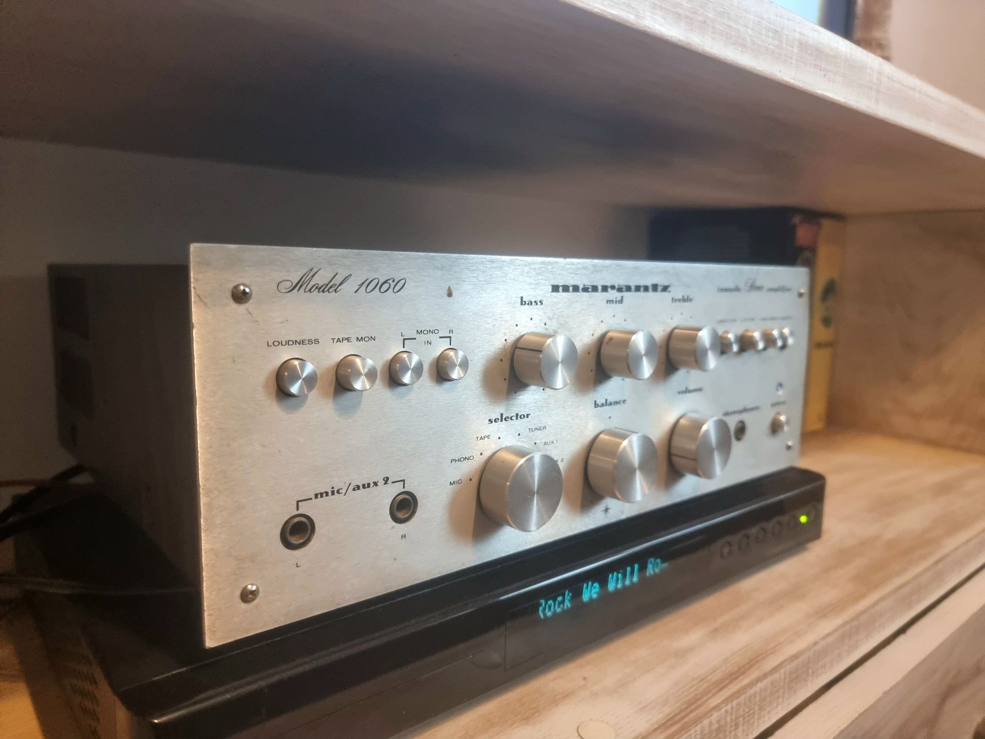 Marantz 1060 amplificator de colecție