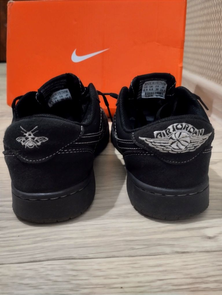 Nike Jordan 1 Travis Scott black phantom.