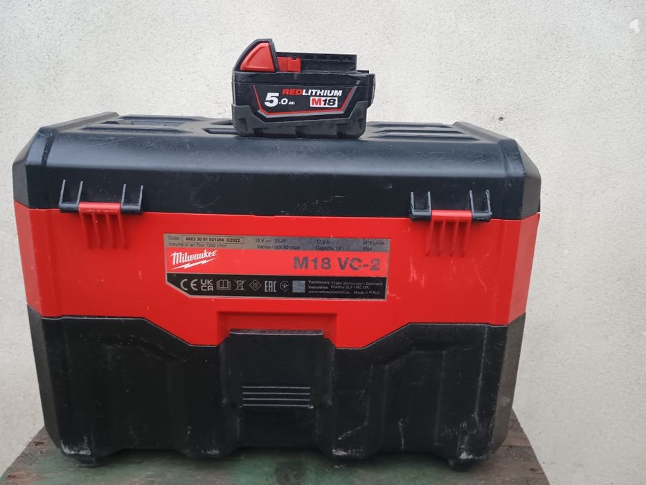 Aspirator milwaukee vc2 + baterie 5 amperi