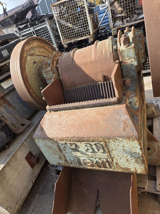 Concasor cu falci 600×250 MEM