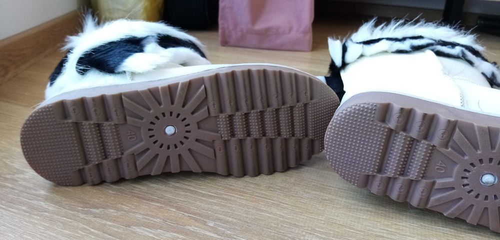 Cizme UGG piele ecologica albe imblanite masura 39
