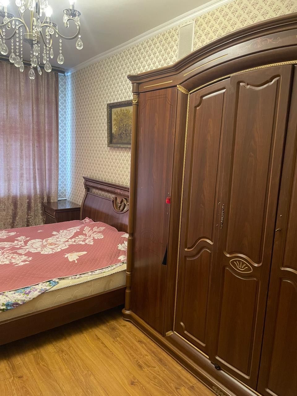 Спальня вместе с кроватью