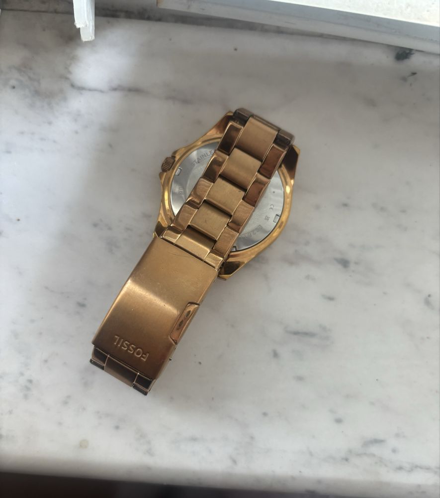 Часовник fossil розово злато