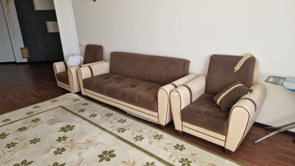 Диван және екі кресло жақсы жағдайда