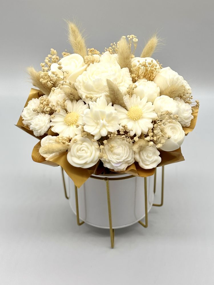 Aranjament floral din 100% ceara de soia