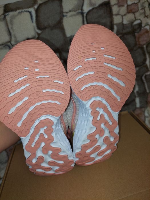 Adidasi Nike 36 fete
