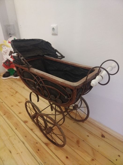 Винтидж ретро количка за кукли Викториански стил 
Викториански стил
Ръ