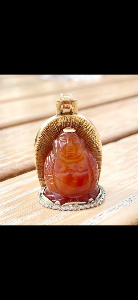 Medalion aur 14 k diamante Budha