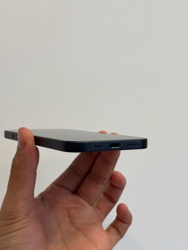 Продавам НОВ iPhone 16 0 цикъла