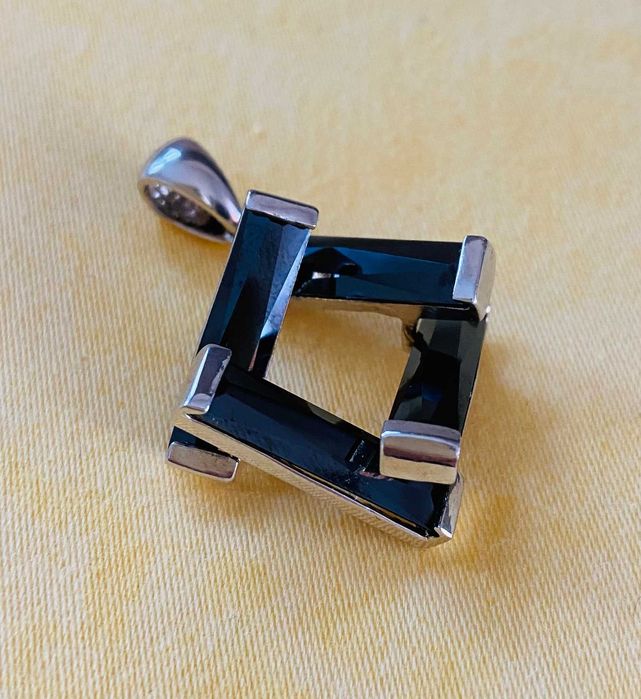 Висулка Swarovski. Оригинална. ...