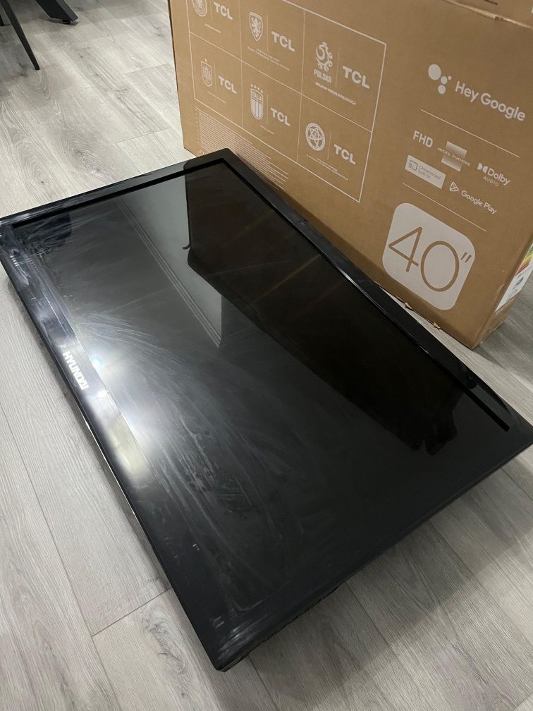 Vand televizor Hyundai LCD TV 42HYC 300