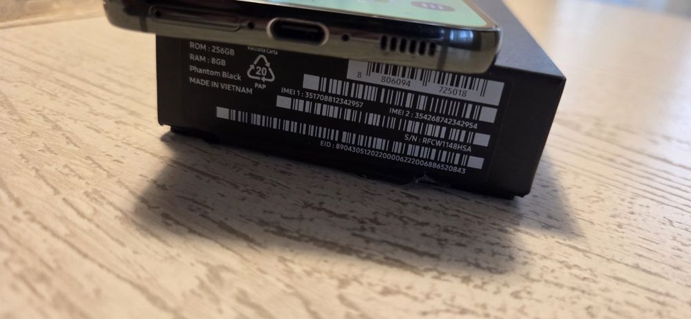 Samsung Galaxy S 23  8 gb ram 5G  256gb green Android 16