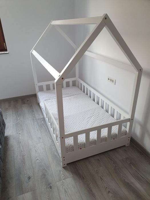 Vând pat copii stil căsuța