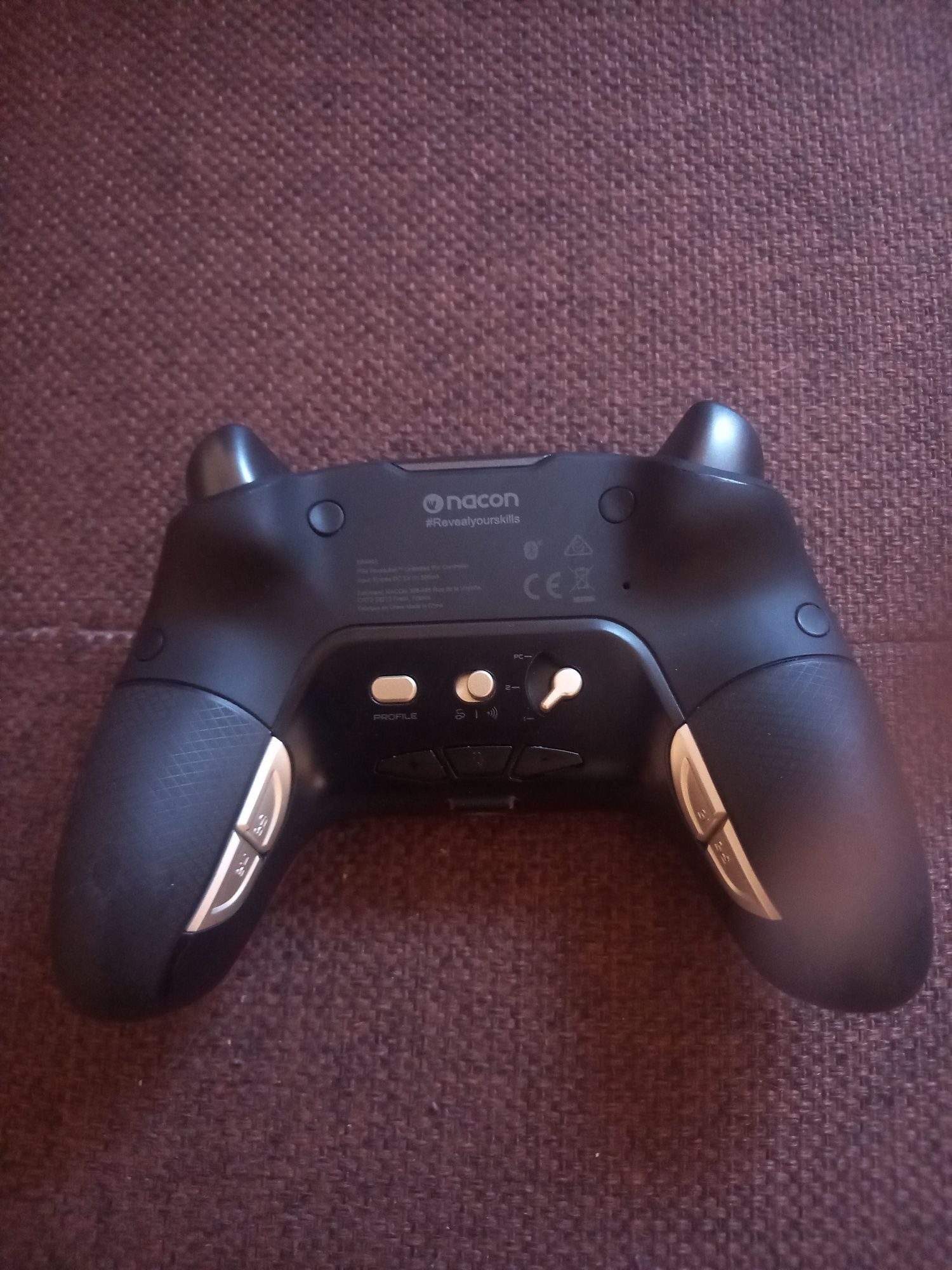 Controler nacon care are lipsă joystick-uri