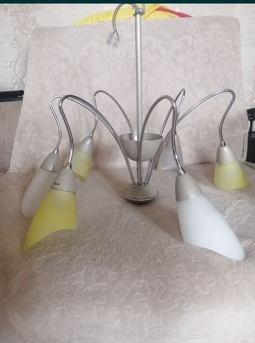 Люстра в хорошем состоянии, хорошего качества.