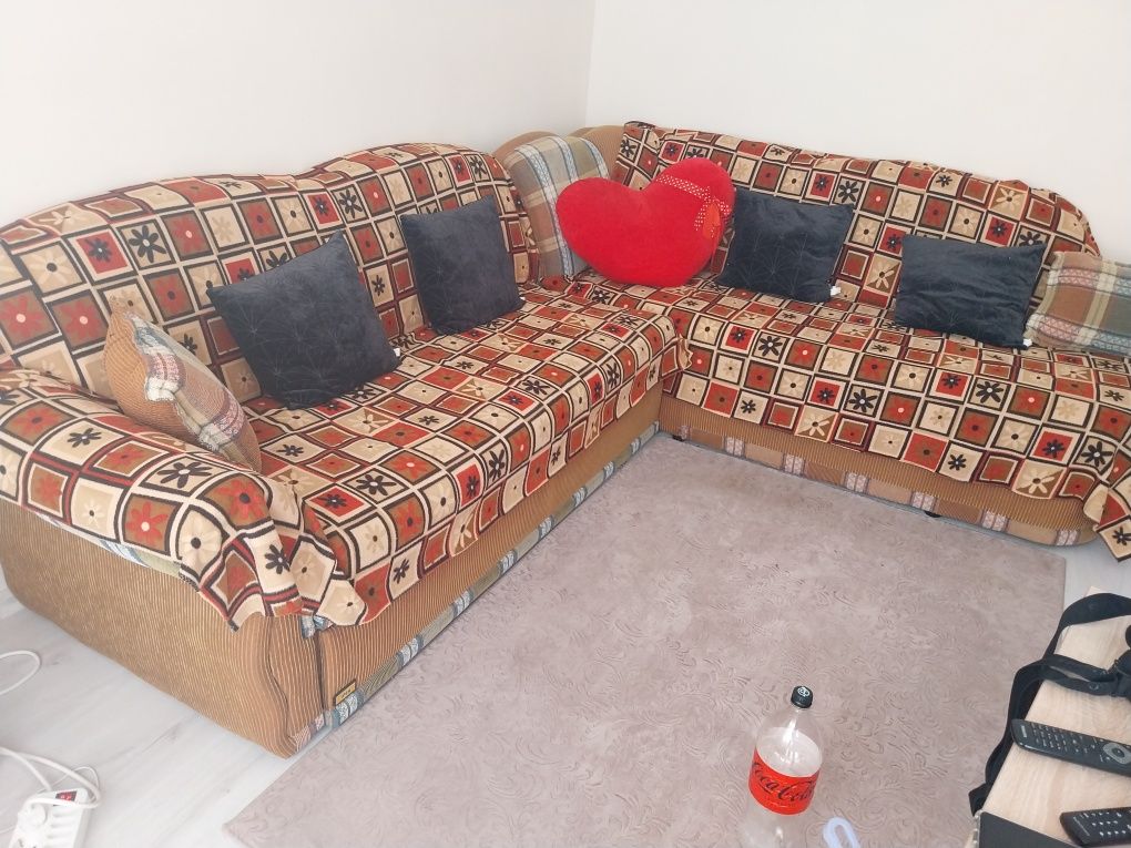 Продавам диван внос от Турция става и легло като нов