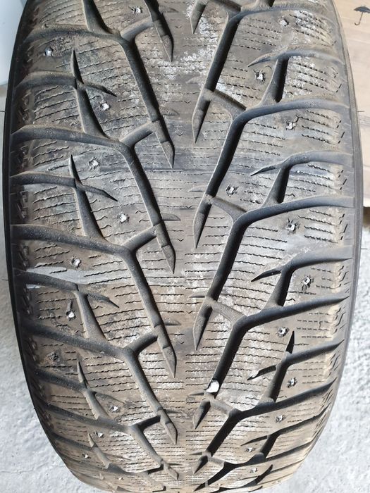 Продам шину YOKOHAMA IG65 шипованная.