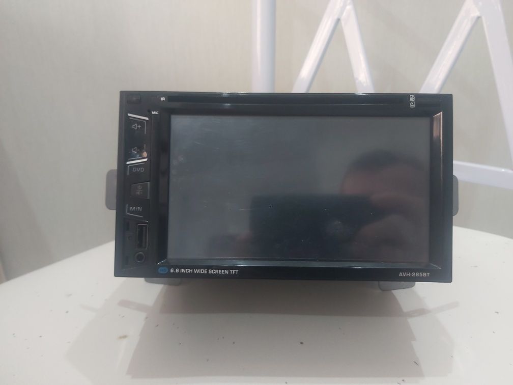 Продам сенсорную автомагнитолу Pioneer AVH-285BT mp3, DVD, aux, flash