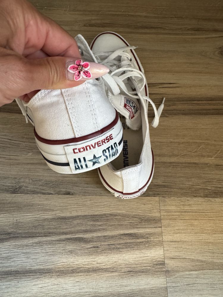 Оригинални бели кецове кецове Converse ! 45 н