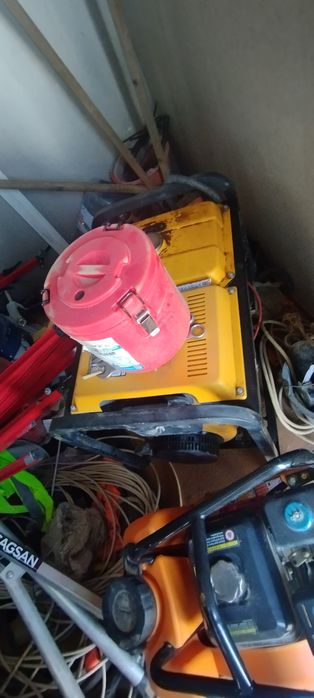 Konteyner - ofis va koʻplab turdagi ish qurollari sotiladi