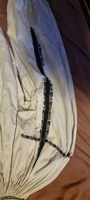 Vând ie originală de femeie din zona Padureni, jud. Hunedoara