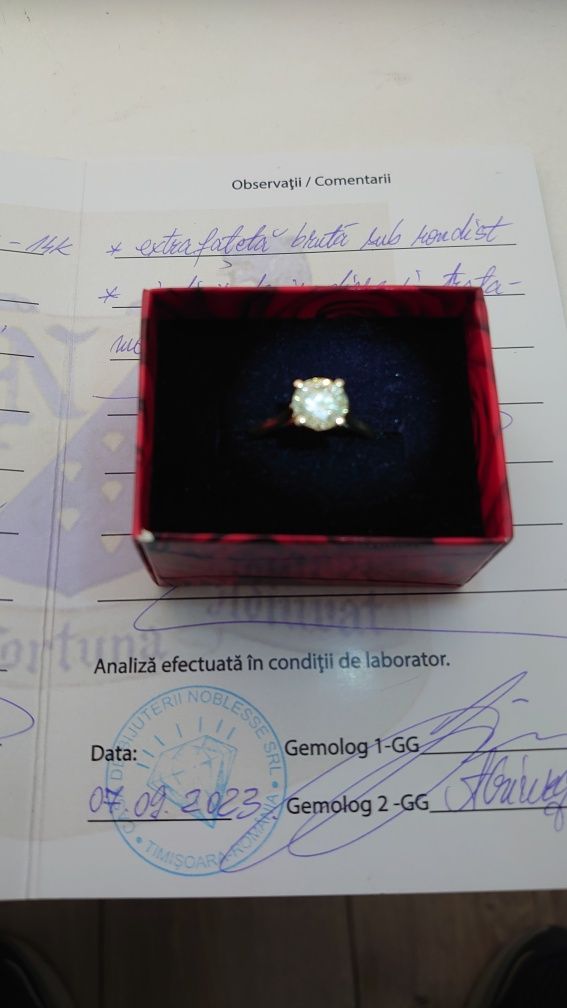 Vând inel cu diamant verzui - gălbui de 2 kt ,natural, foarte frumos.