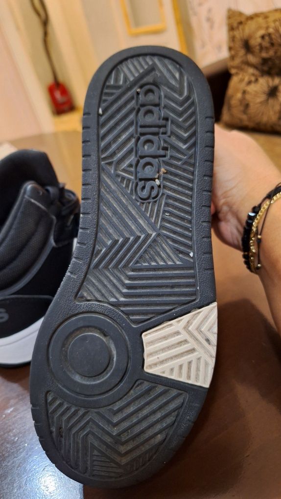 Кецове adidas ..