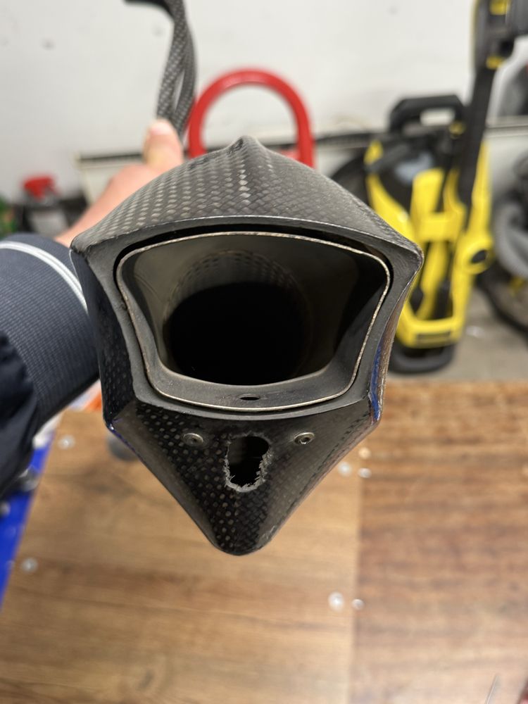Карбонов ауспух Akrapovic 60мм