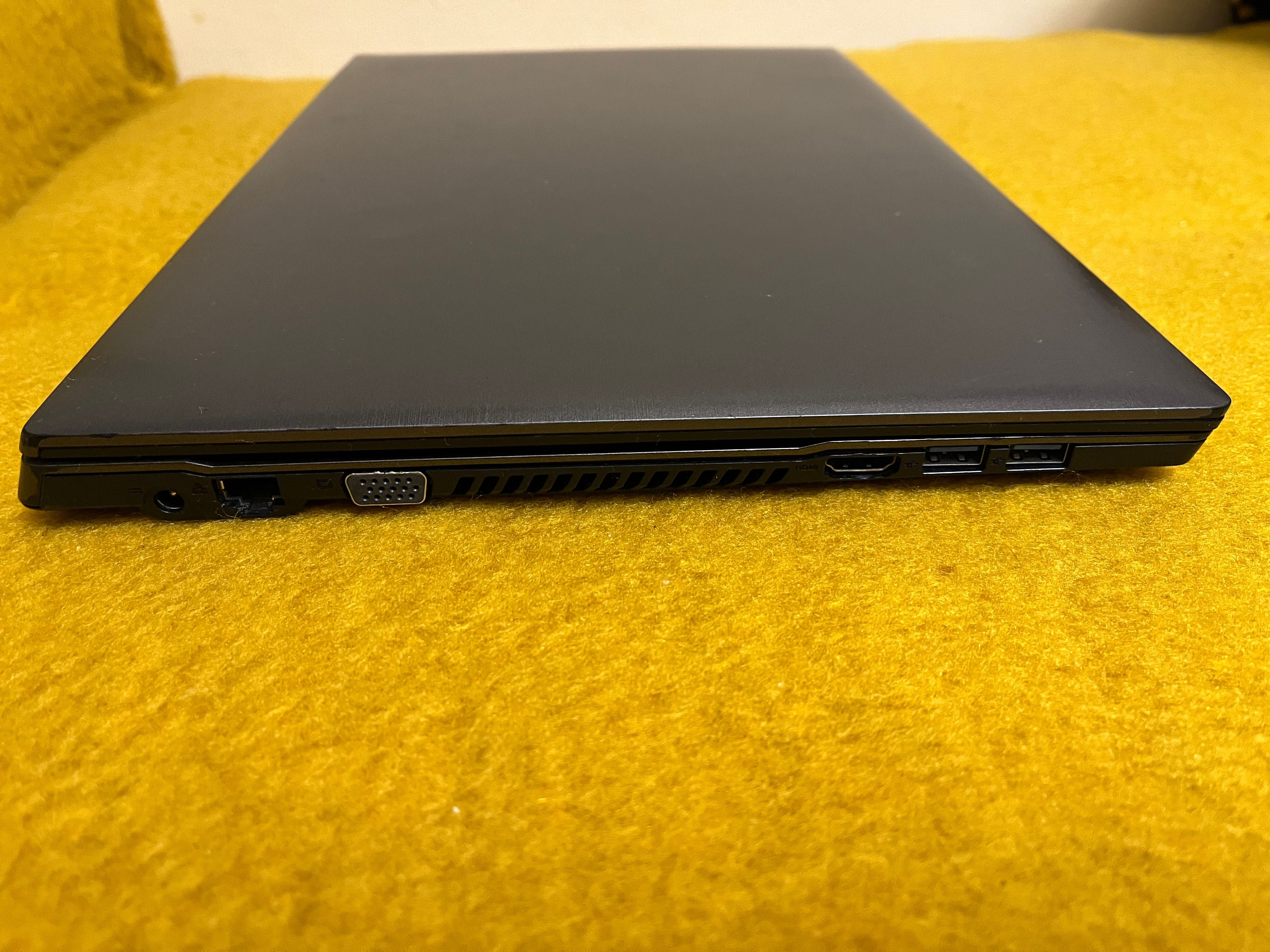 Лаптоп Notebook 17” Intel i3 4 Gb RAM с Windows 10Pro 300 Gb Хард диск