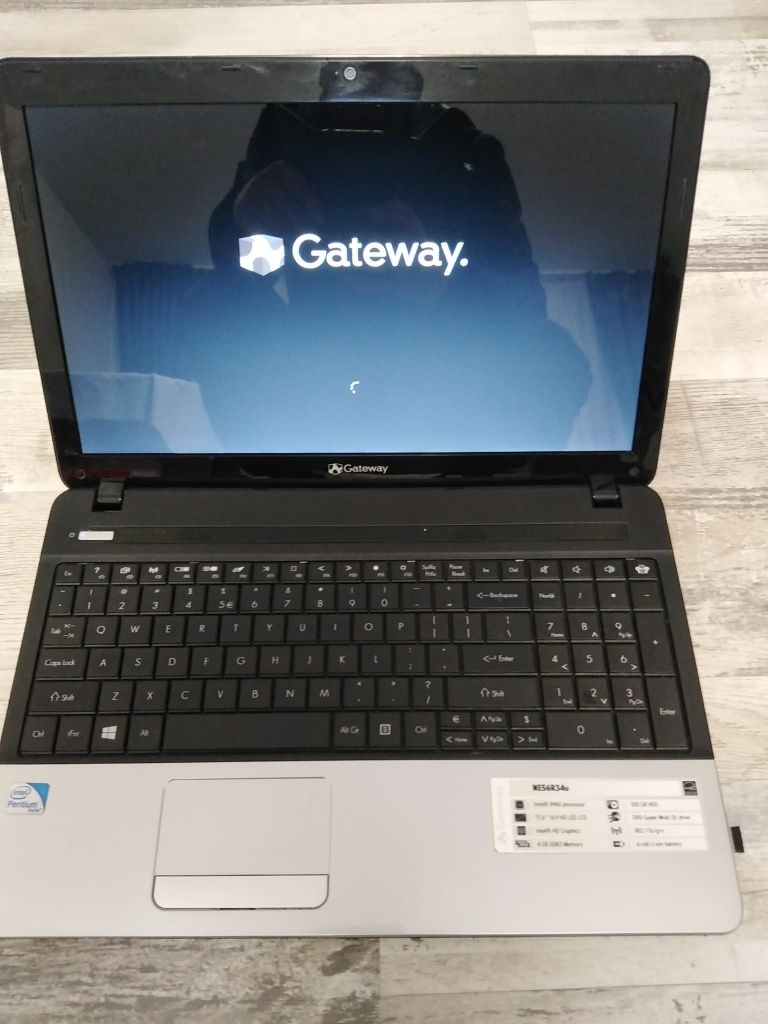 Vând Laptop Gateway NE56R34U