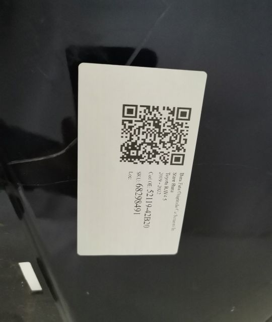 Предна броня Оригинална С Датчици В Добро Състояние Тойота РАВ4 / Toyo