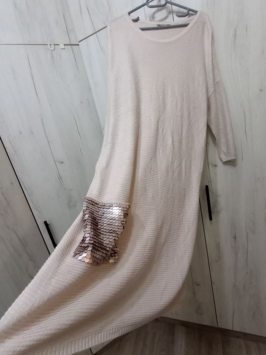 Маркова рокля с мъниста