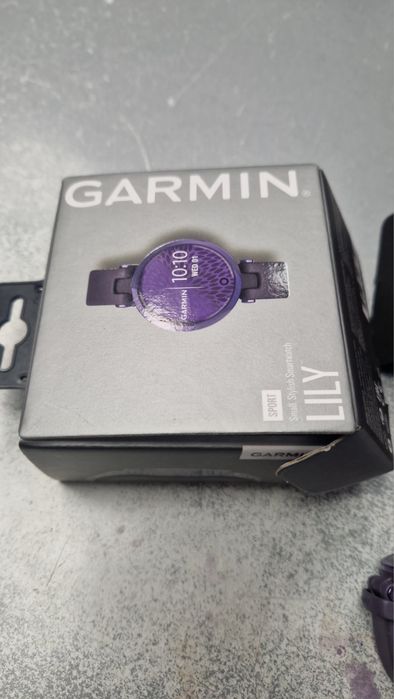 Нов смарт часовник Garmin Lily