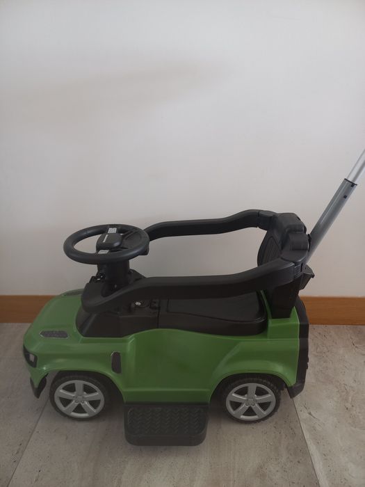 Детска кола Land Rover с подарък