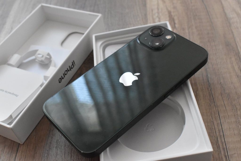 Apple iPhone 13 128GB, 5GB RAM, 5G