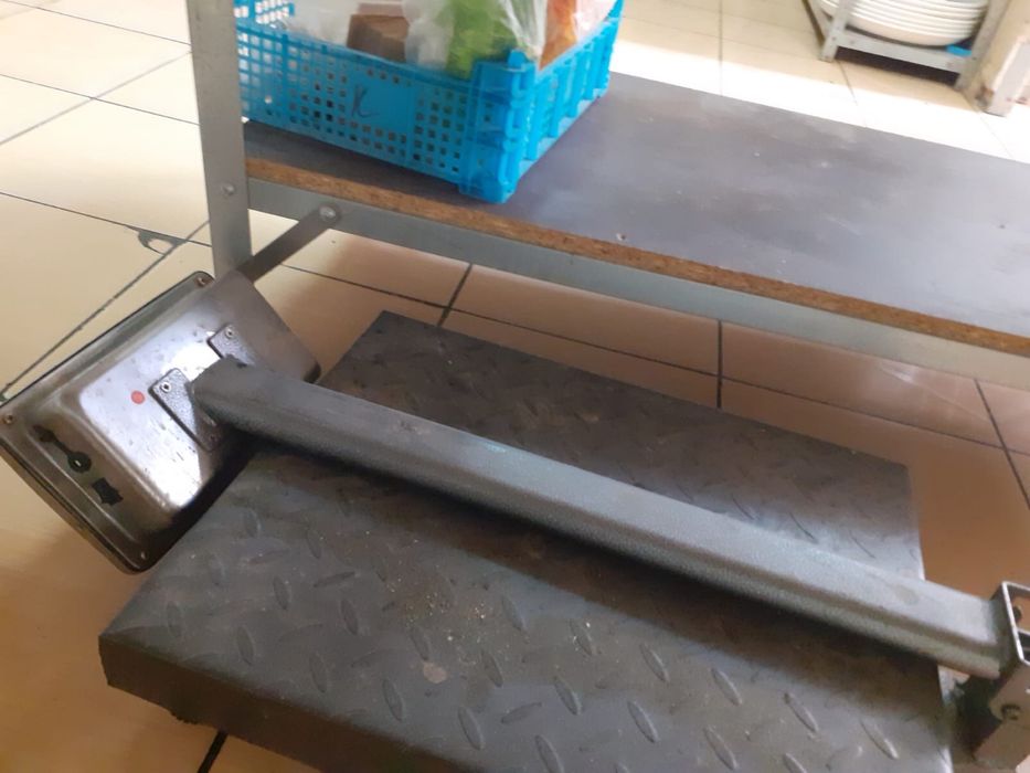 Продам Весы напольные  хорошая состояние