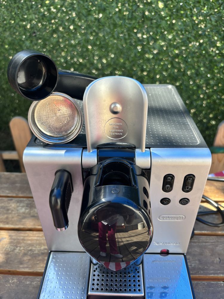 Кафемашина DeLonghi Nespresso Lattissima