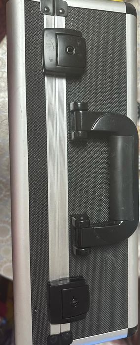 Продавам малък миксер марка Soundcraft 3 лентов еквалайзер