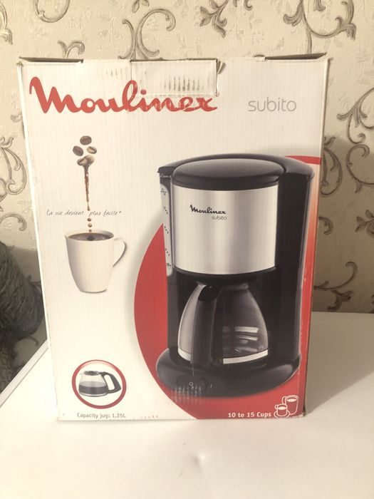 Кофеварка Moulinex FG360830 серебристый, черный