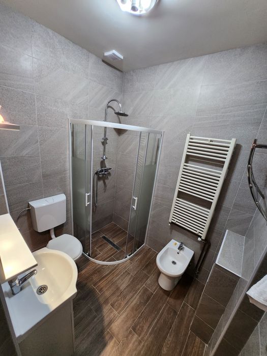 Închiriez casa in zona linistita