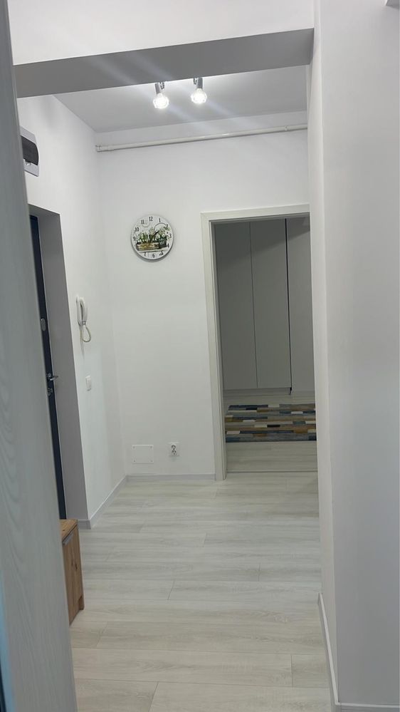 Inchiriez pe termen lung  apartament 2 camere